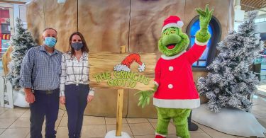 Holiday Pictures at the Grinch's Grotto: Westfield Galleria Mall