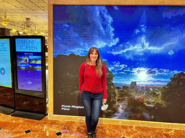 Peppermill Reno Selfie Screen to Transport Yourself to Other Countries